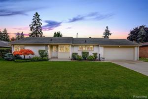920 CRESCENT Lane