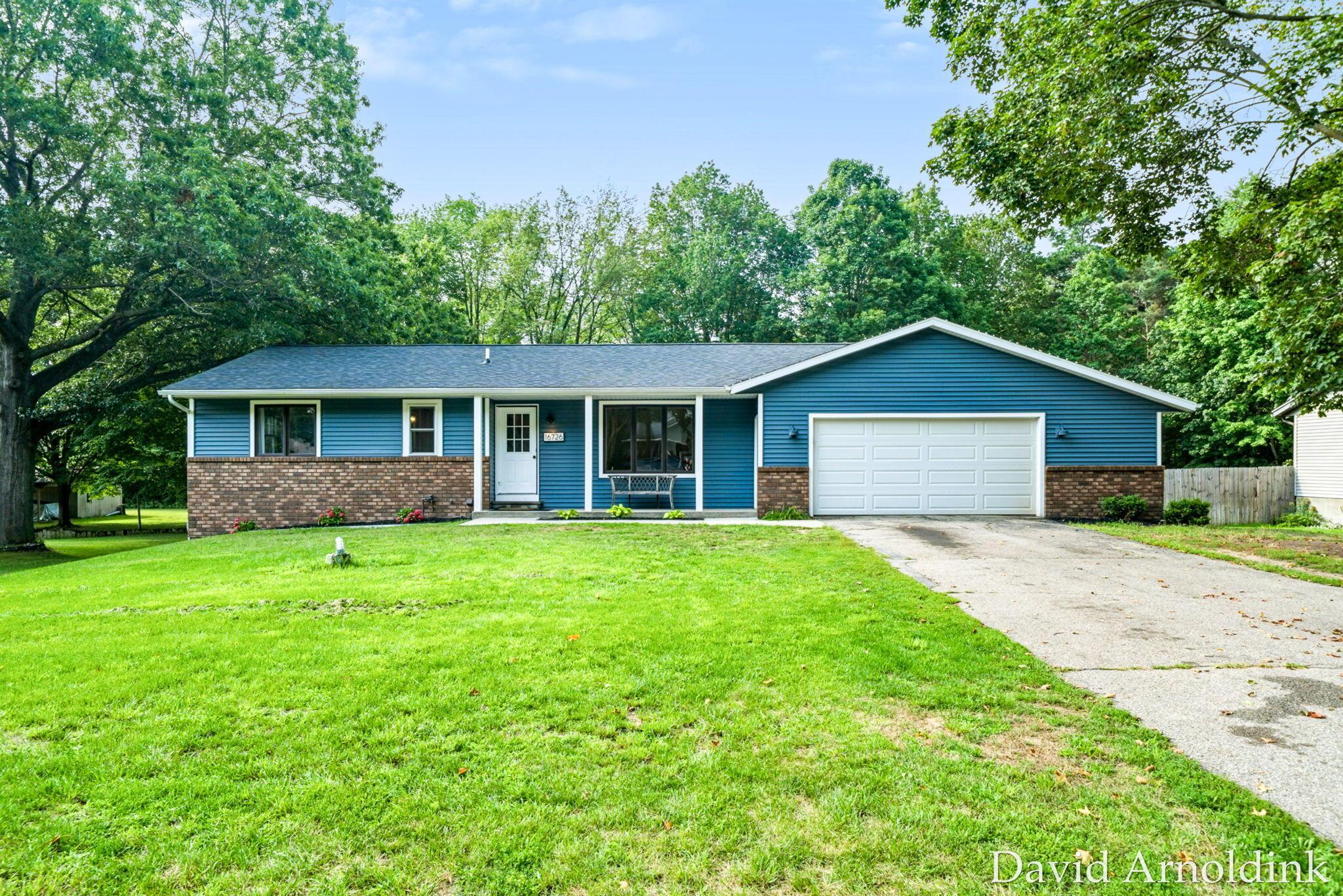 Image 4: 4-web-or-mls-16726 James St, Holland, MI