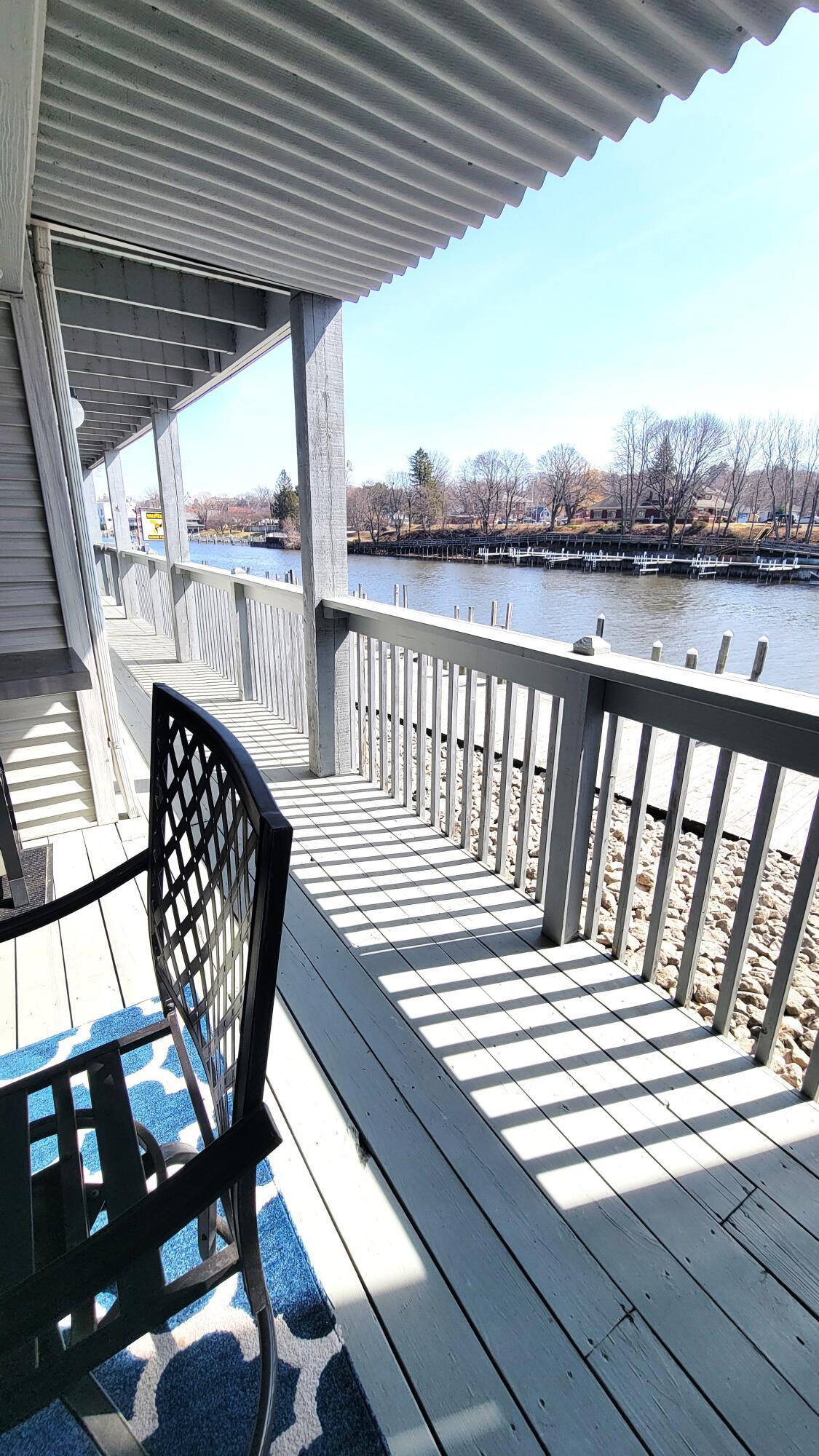Image 3: Looking SE from patio