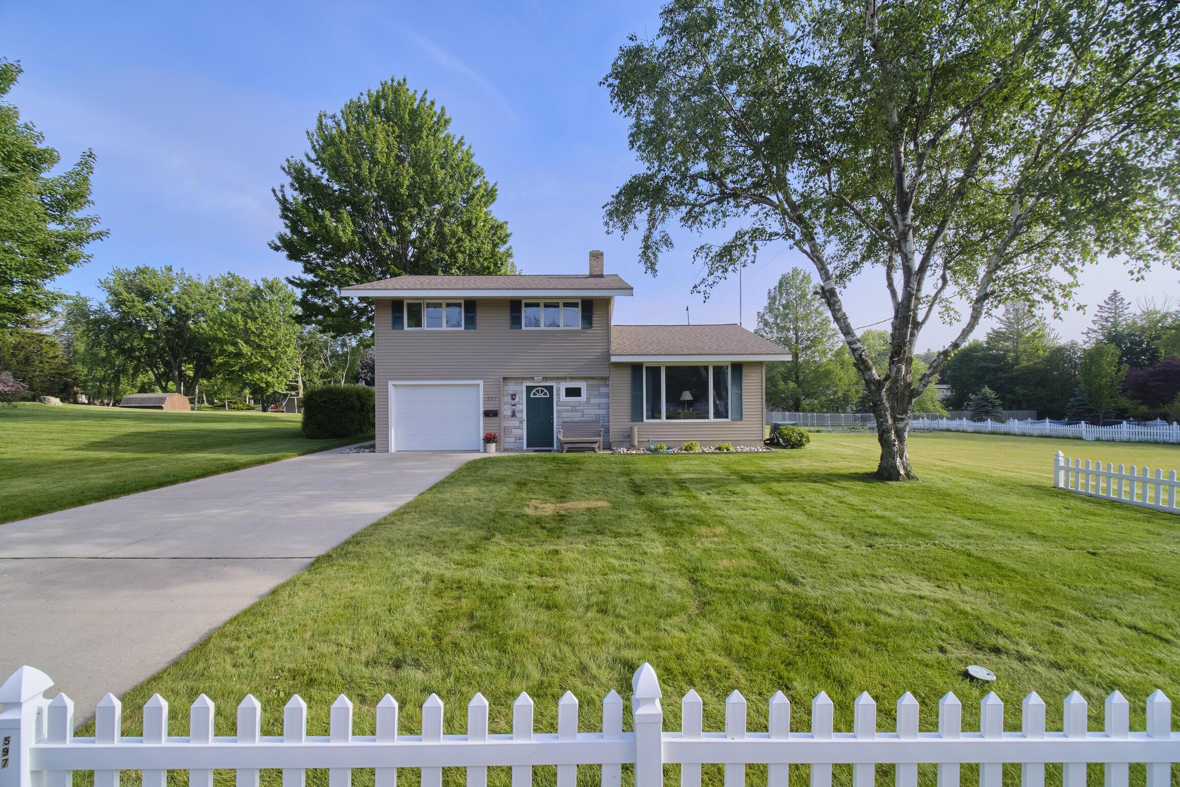 Image 2: Front Yard