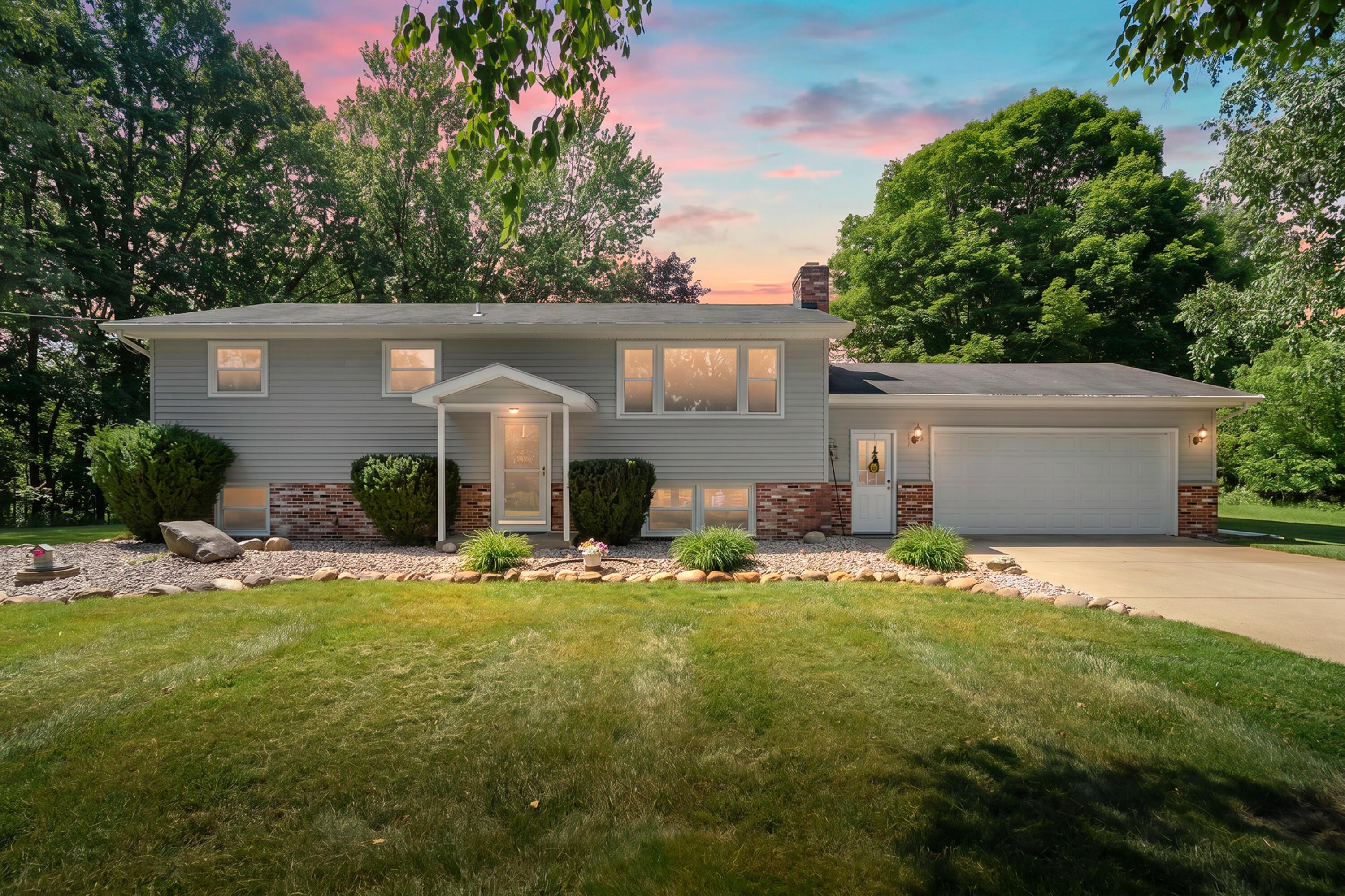 Image 1: S Ave E 7732 Scotts 49088-1