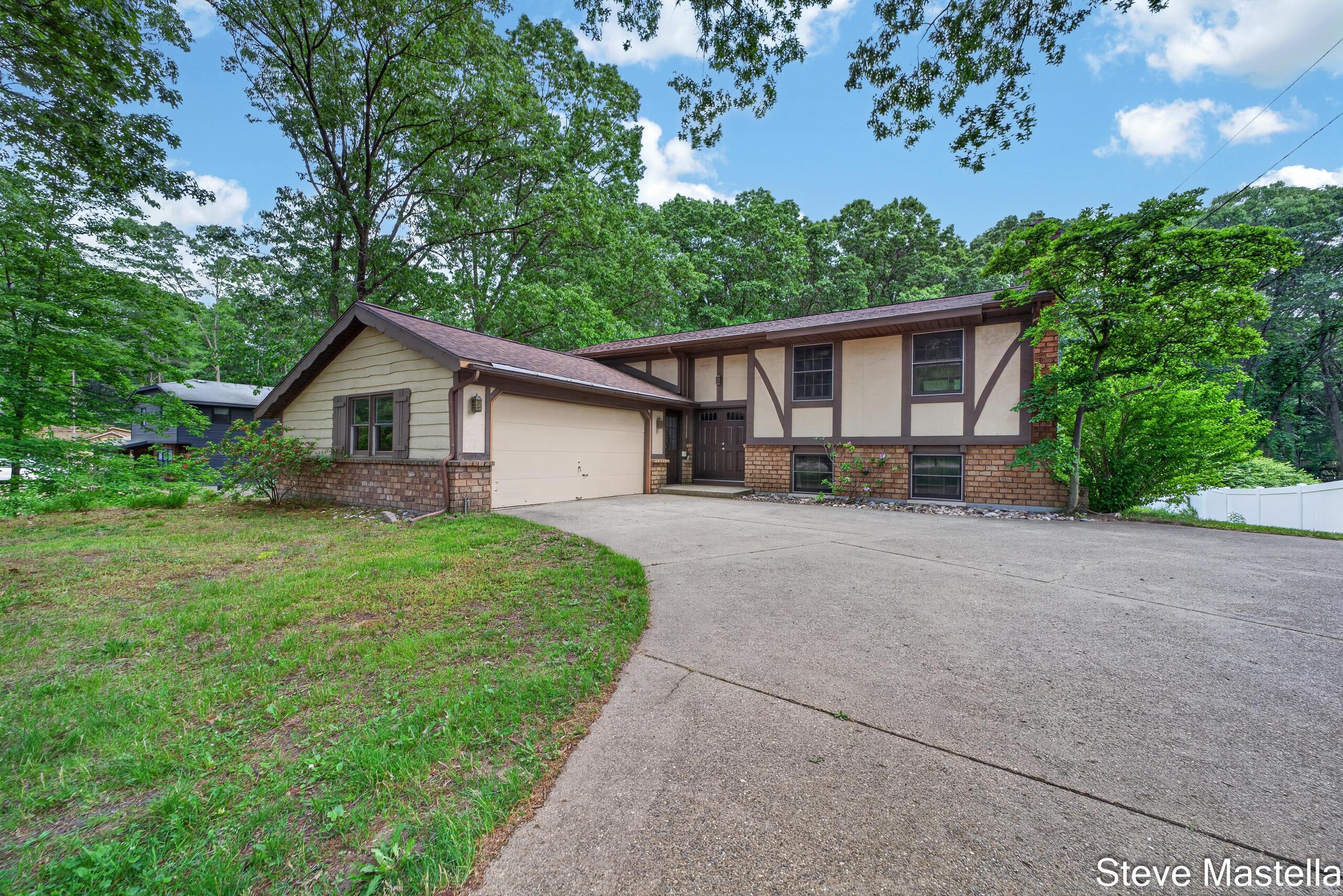 Image 4: 18746 North Fruitport Road (4 of 30)
