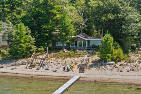 10892 Lakeshore Road