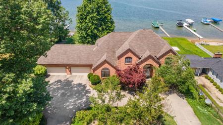 2647 Lake Shore Drive