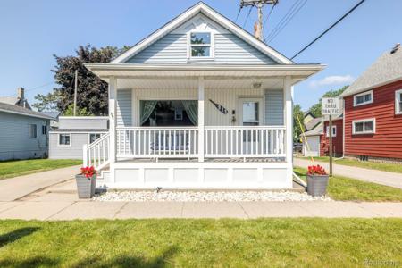 913 Michigan Street