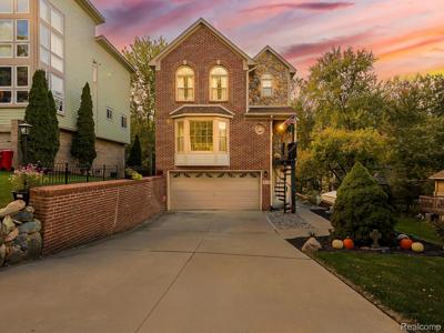 5570 Wildrose Avenue