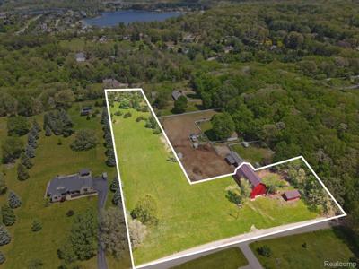 2352 Meadowood Lane