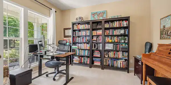Image 4: 5 Front room