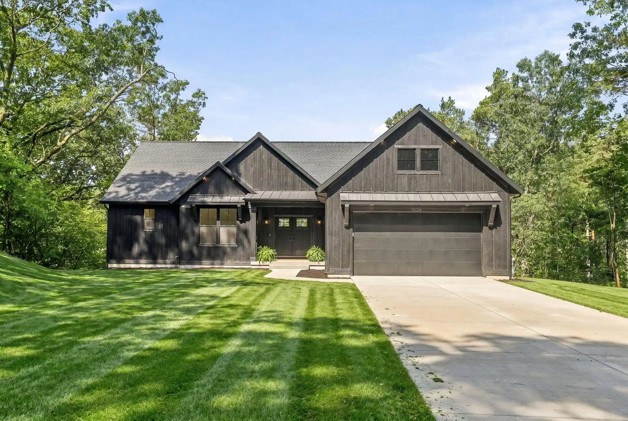 Image 1: 121-web-or-mls-3126-red-oak-dr
