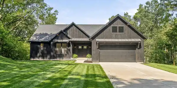 3126 Red Oak Drive