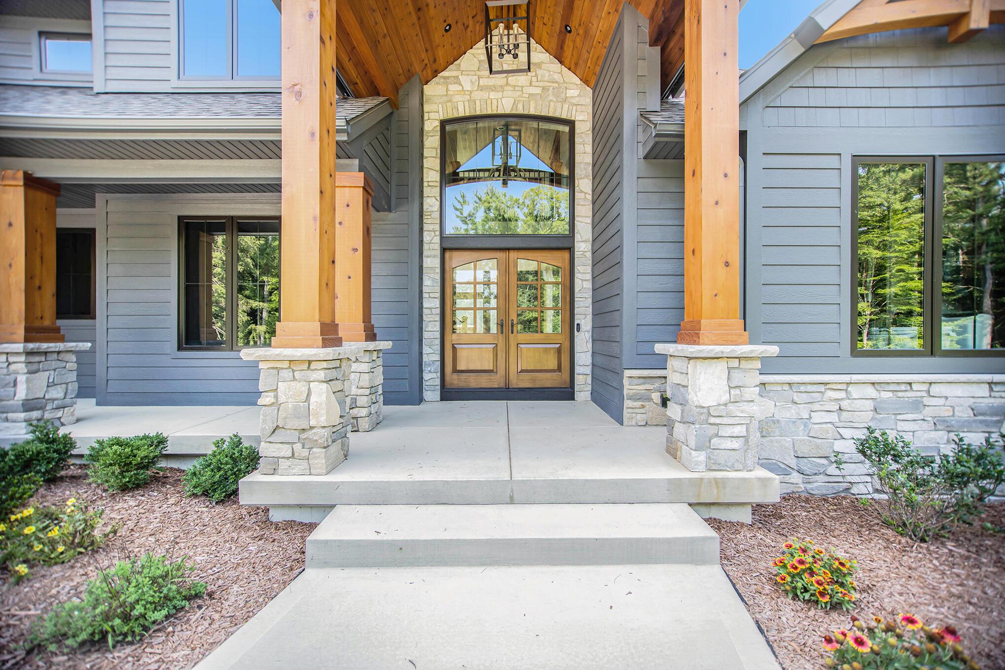 Image 4: Exterior - Front Door