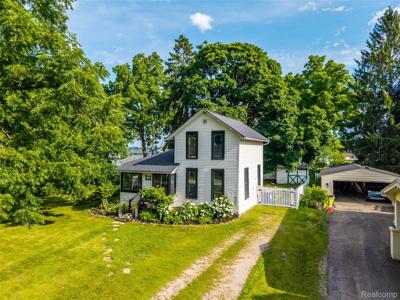 273 W Walled Lake Drive