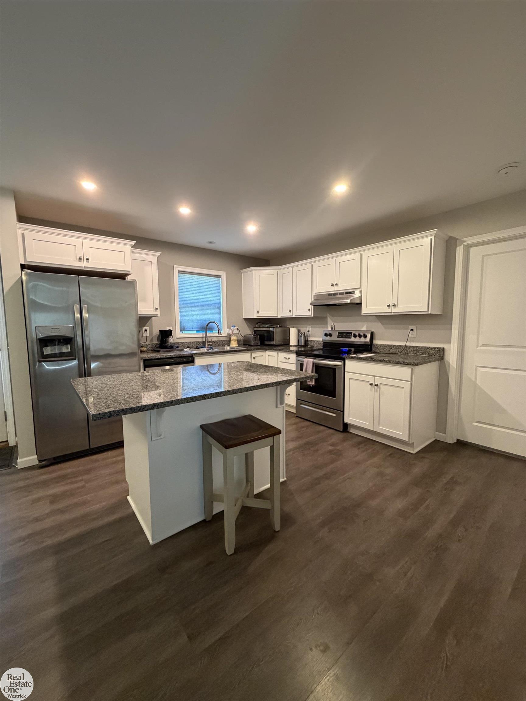 Image 3: Kitchen