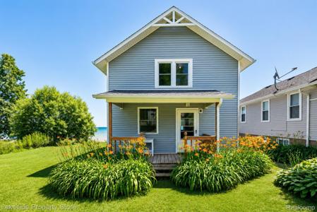2778 N Lakeshore Road