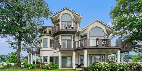 265 Lakeshore Drive