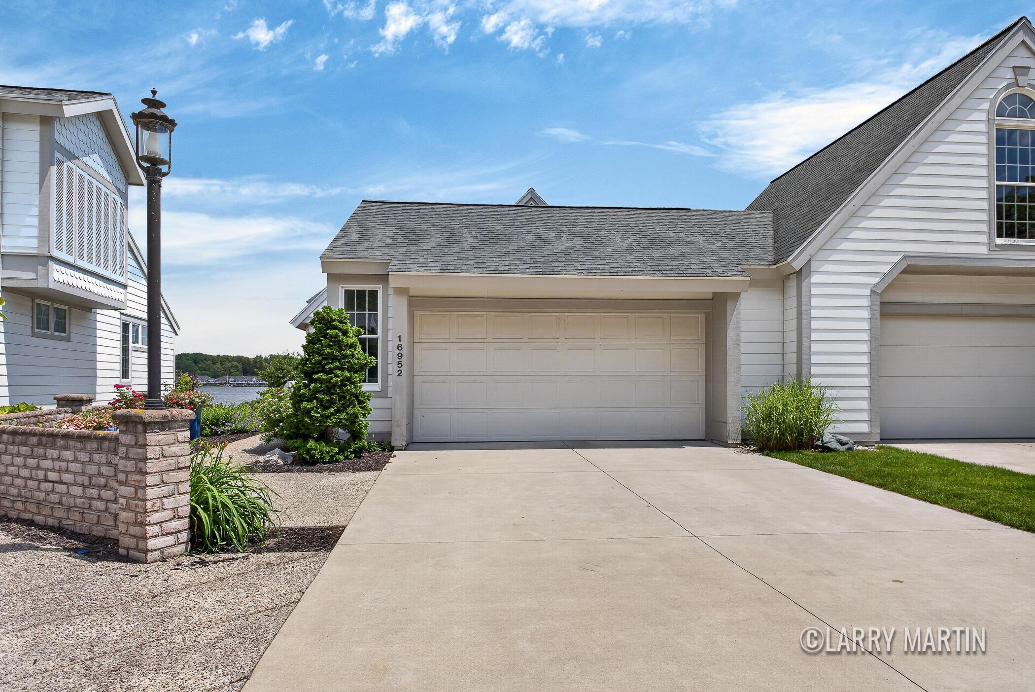 Image 3: 16952 Landing Dr_45