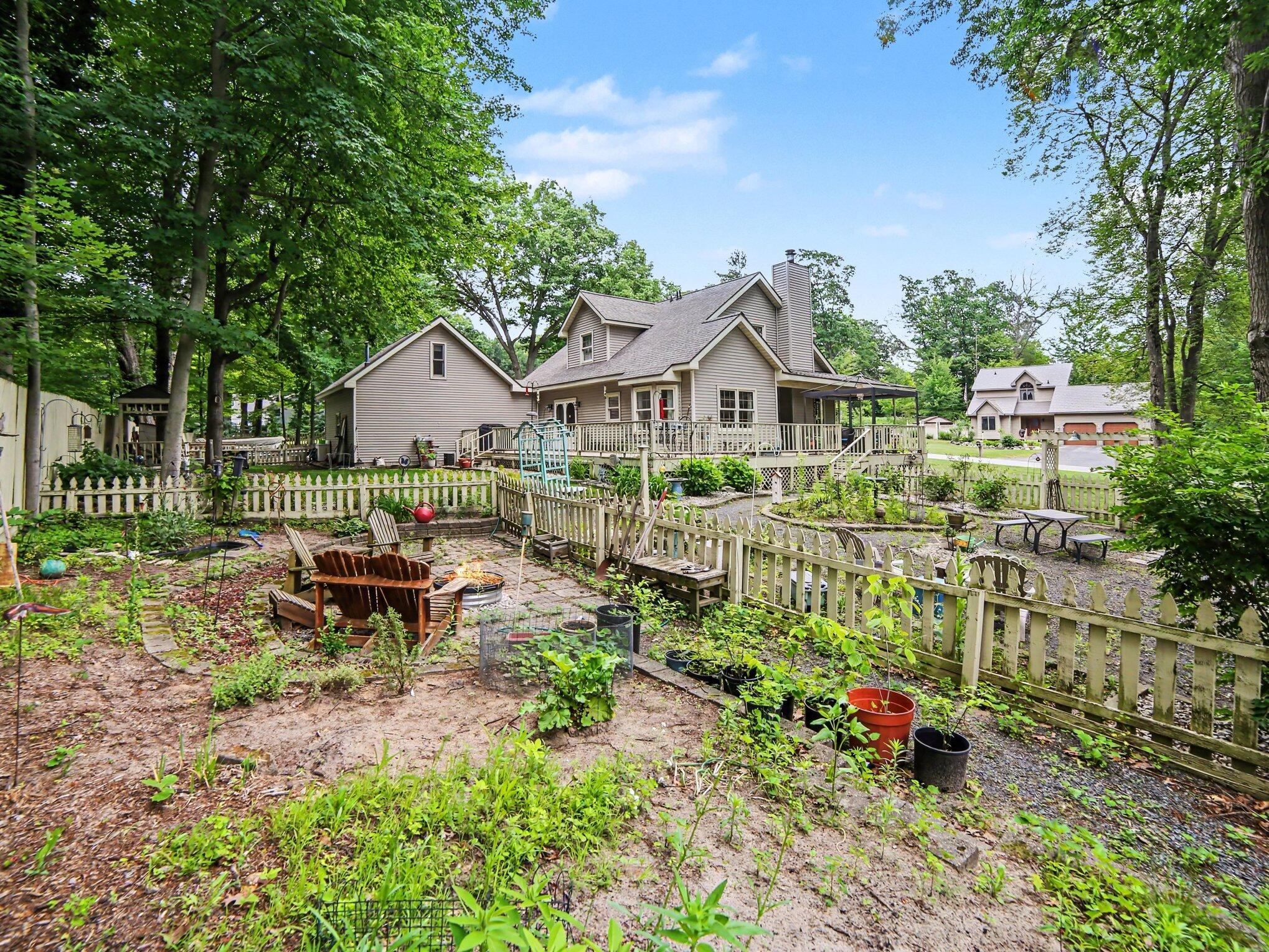 Image 2: Back Yard