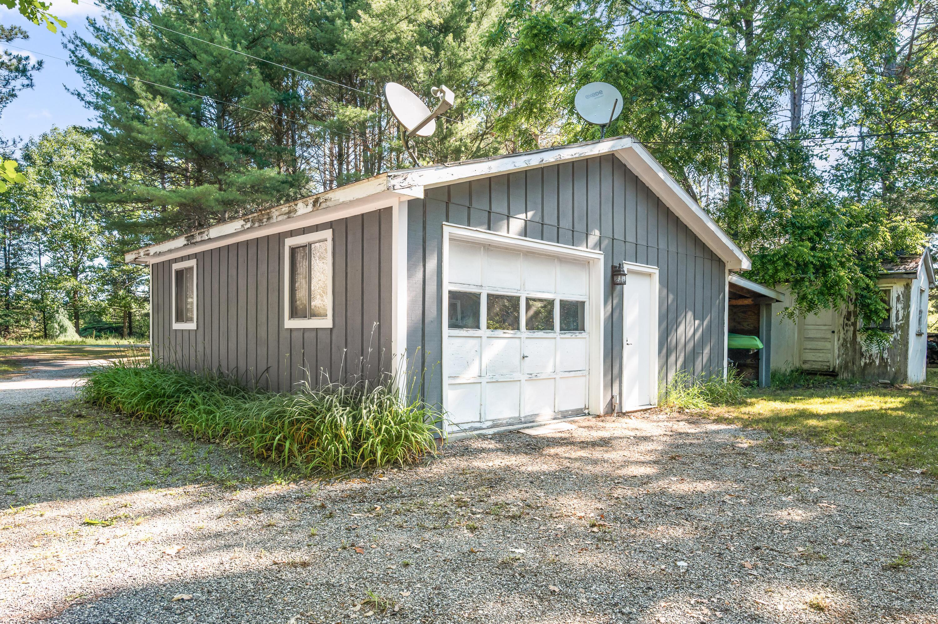 Image 2: 16655-RoaringBrookDr-Hersey-14