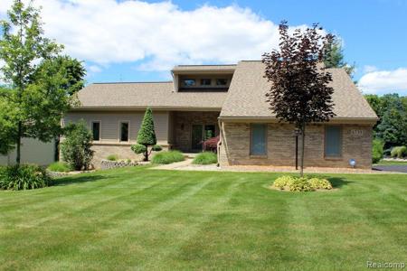 6739 LONGHURST Drive
