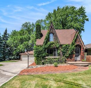 2058 S Long Lake Road