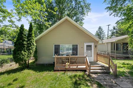 1325 E Lake Drive
