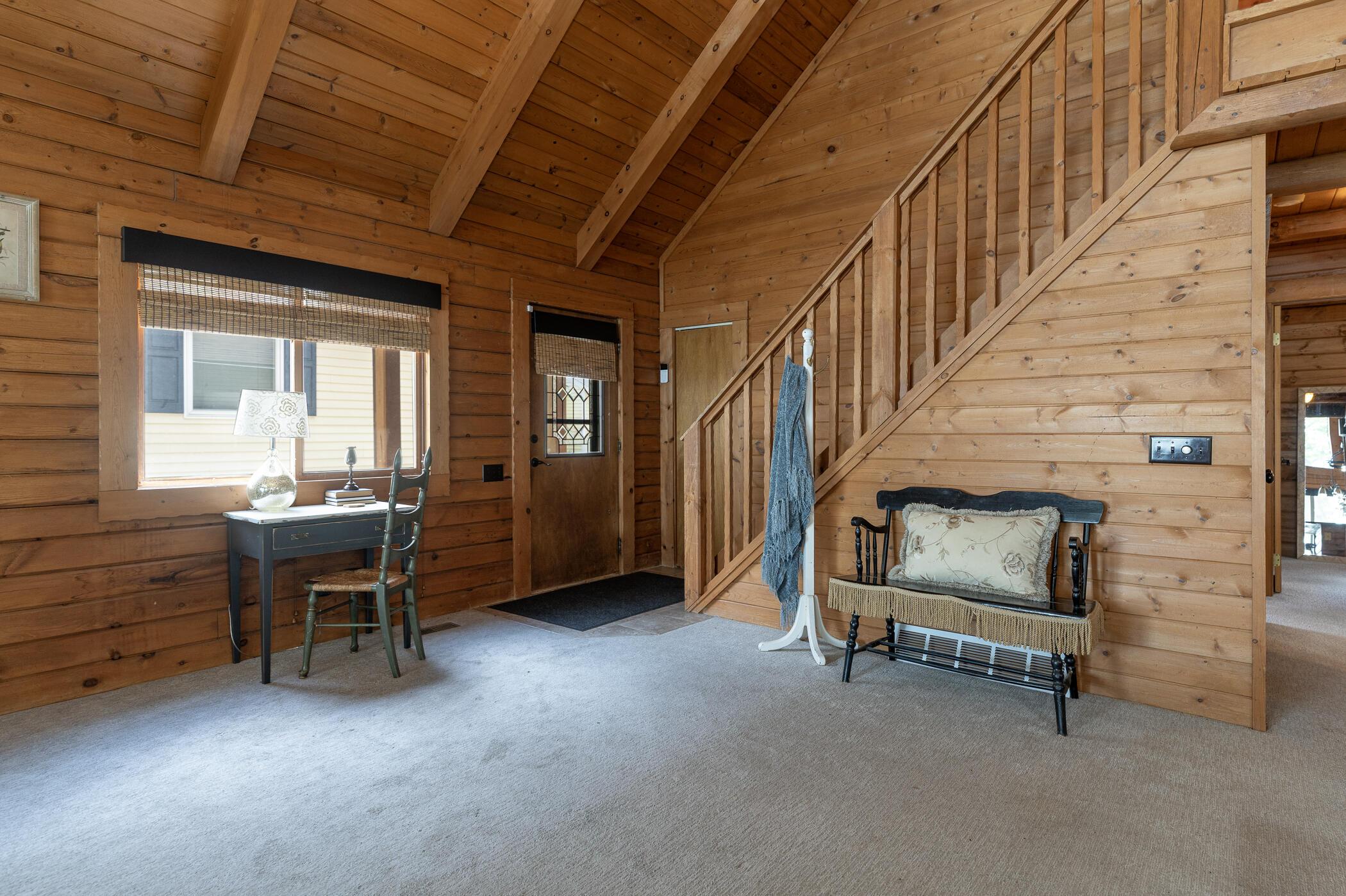 Image 4: Living Room