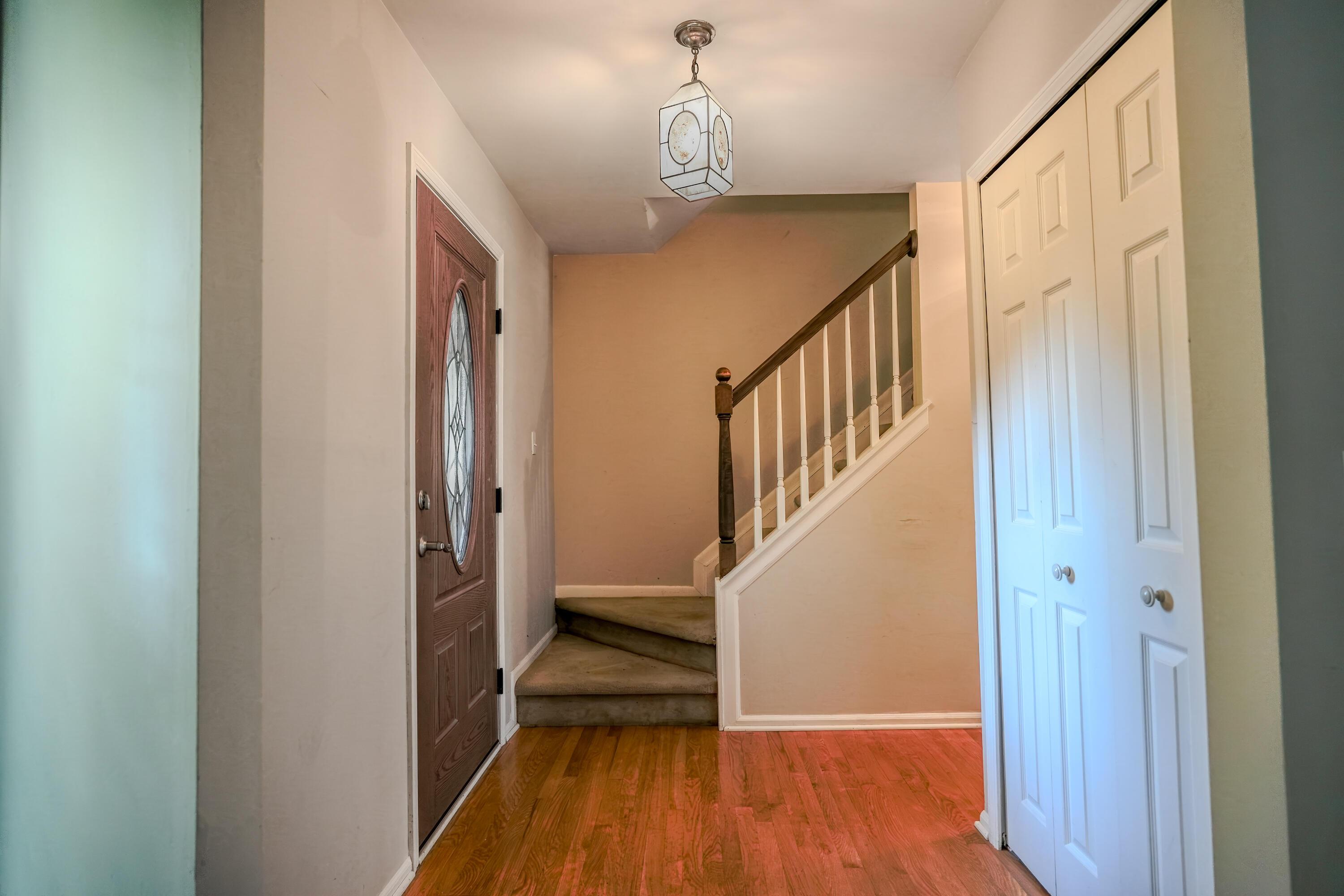 Image 3: Entryway