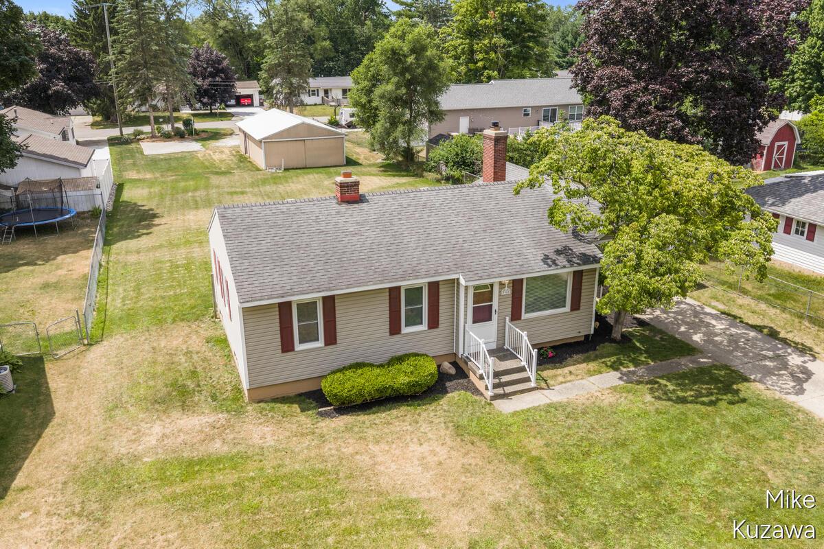 Image 1: 3901-Suburban-Shores_201