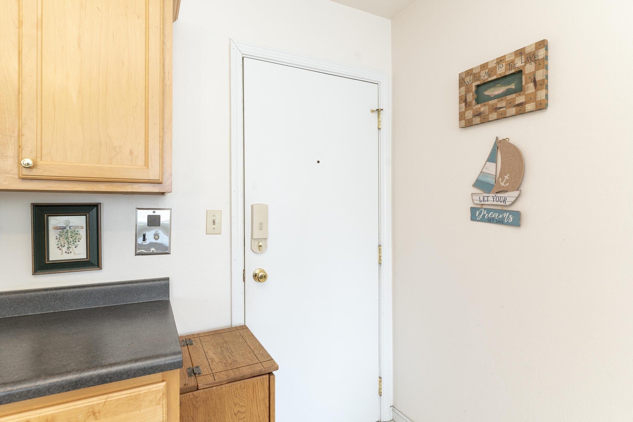 Image 3: 223 N Shore U310-1