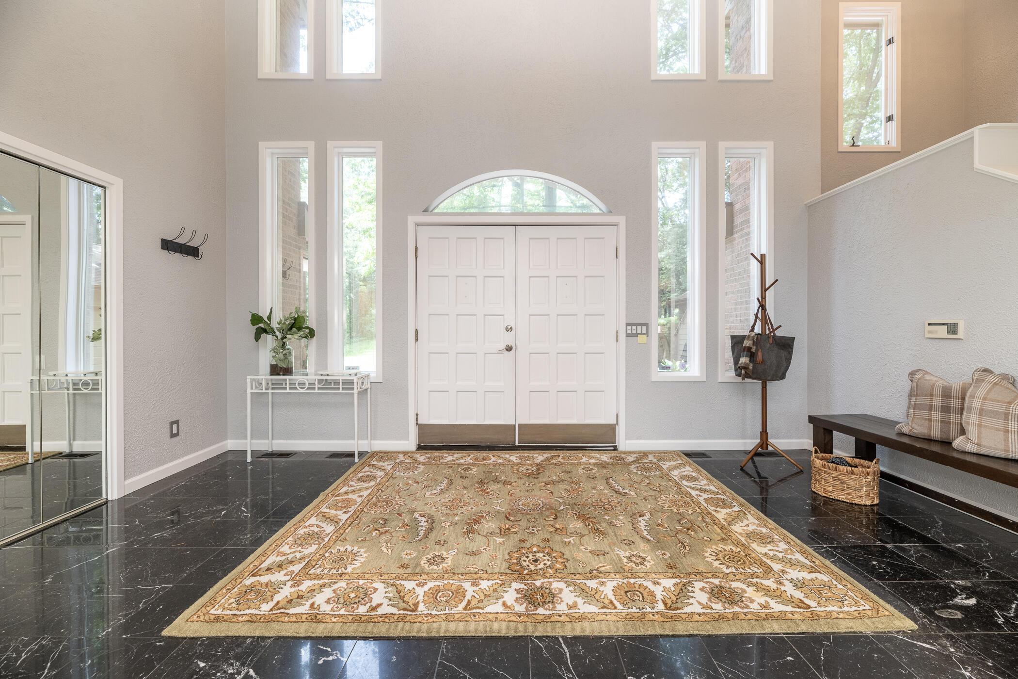 Image 4: Foyer