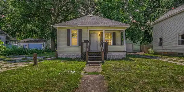 837 W Southern Avenue