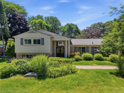 4016 Iverness Lane