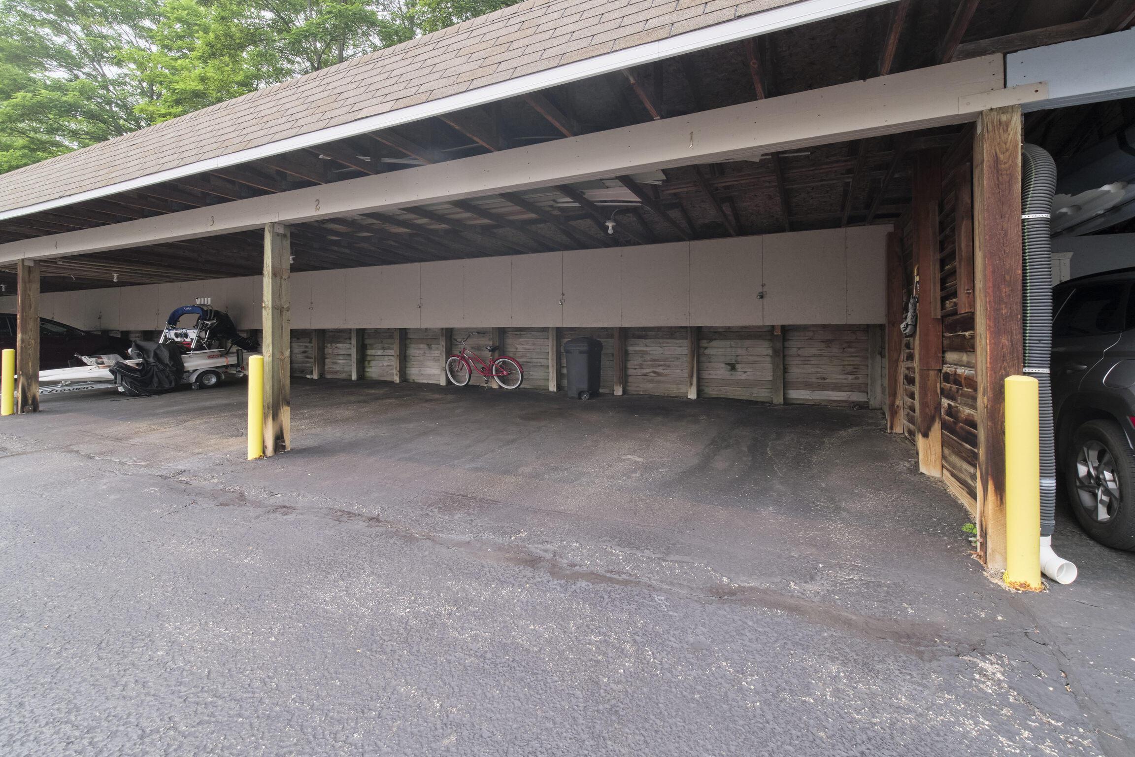 Image 4: Carport with storage in back