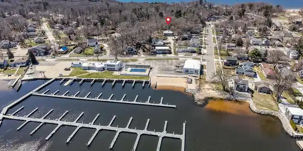 Image 4: 3229EdgewaterSt-11LoRes