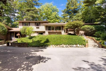 2692 Birchview Drive