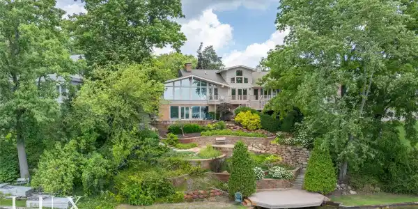 24 Hiawatha Drive