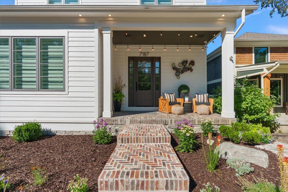 Image 4: 008-Front Porch View