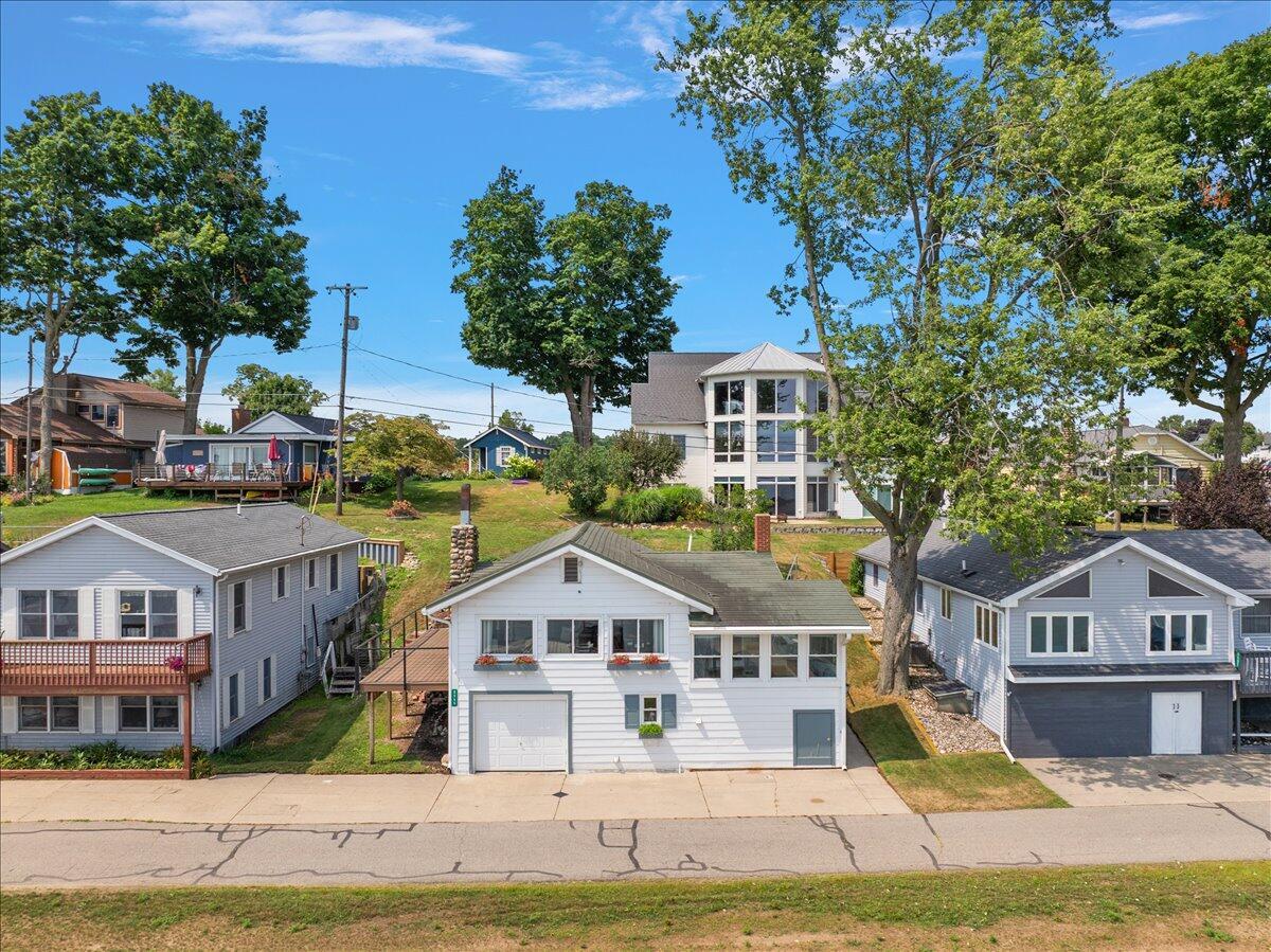 Image 1: 01-6444 Lakeshore Drive-1