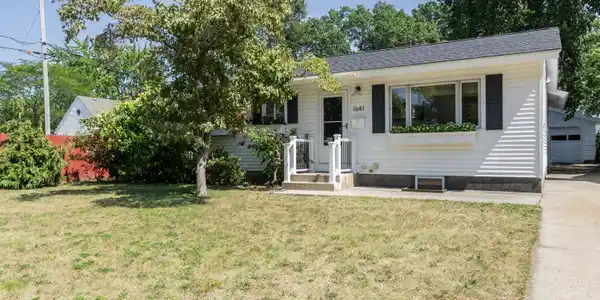 Image 2: 1641 Moulton Ave-39