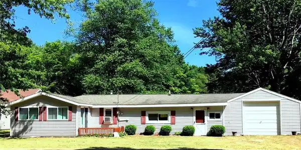 1090 BAYSIDE Road
