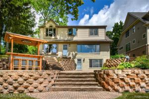 3977 LAKEWOOD Drive