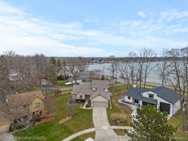629 WOODCREEK Drive
