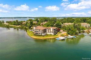 3775 ORCHARD LAKE RD APT 301
