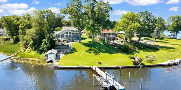 7 Circle Drive