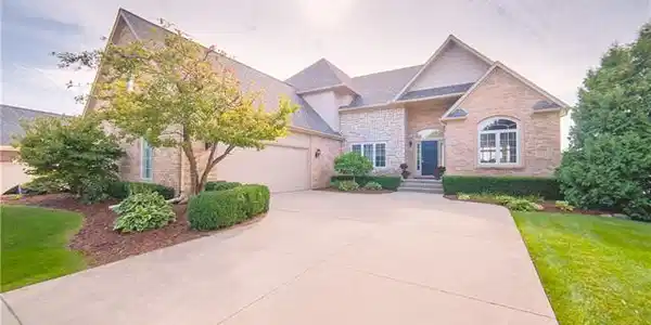 590 BAY POINTE Drive