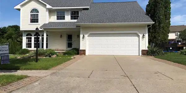 811 WOODLEIGH Way Way