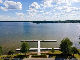 127 E BAY Drive