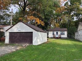 2570 MAPLECREST Drive