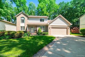 639 WOODCREEK Drive