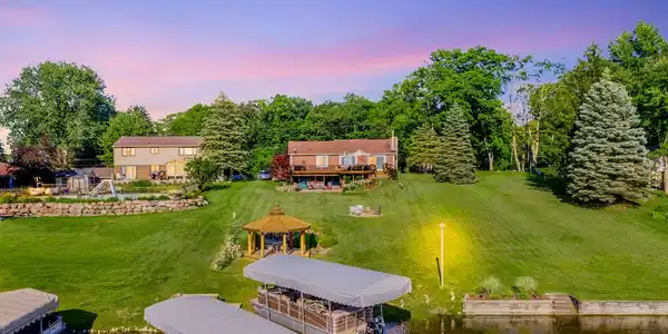 330 PINE TREE Road